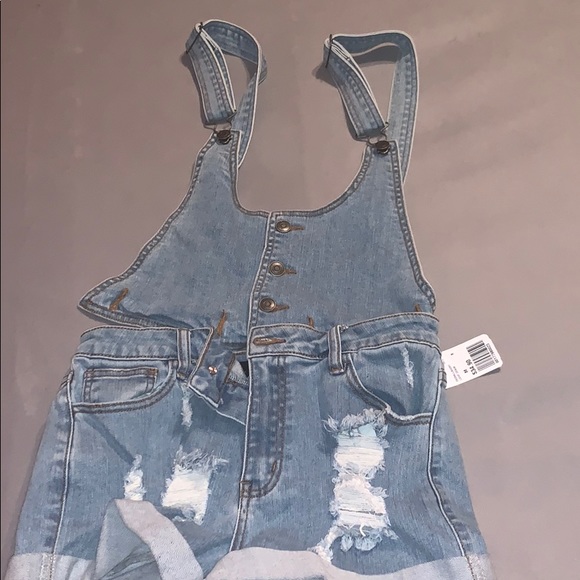PrettyLittleThing Other - NWT DENIM OVERALLS size m